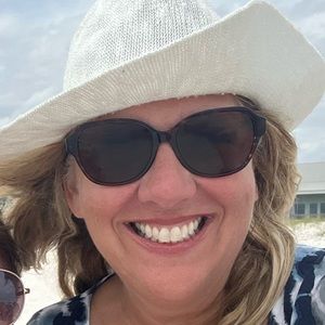 Meet your Posher, Leanne